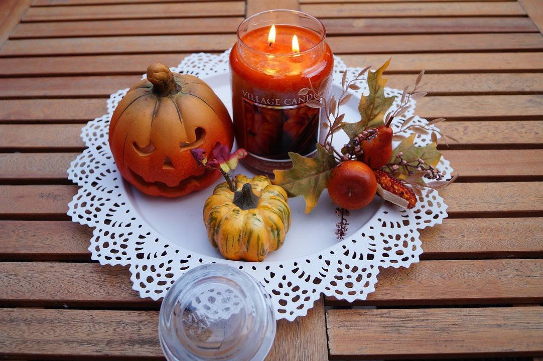 Ароматическая свеча Village Candle Пряная тыква 602 г 10144