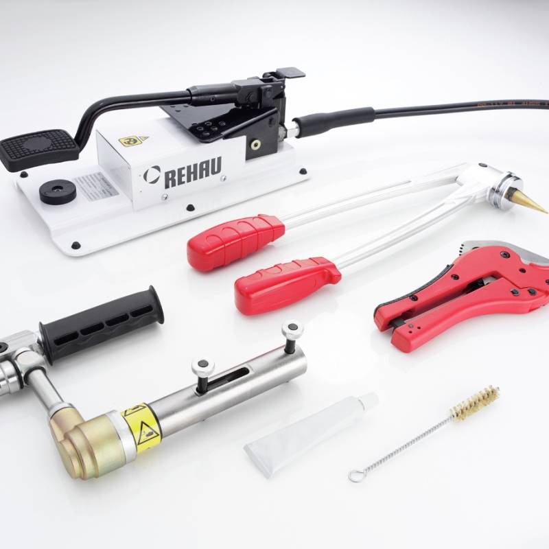 Инструмент для надвижки гильз REHAU RAUTOOL H2 с ножным насосом и гидравлическим рукавом 3.5 м 12024841001