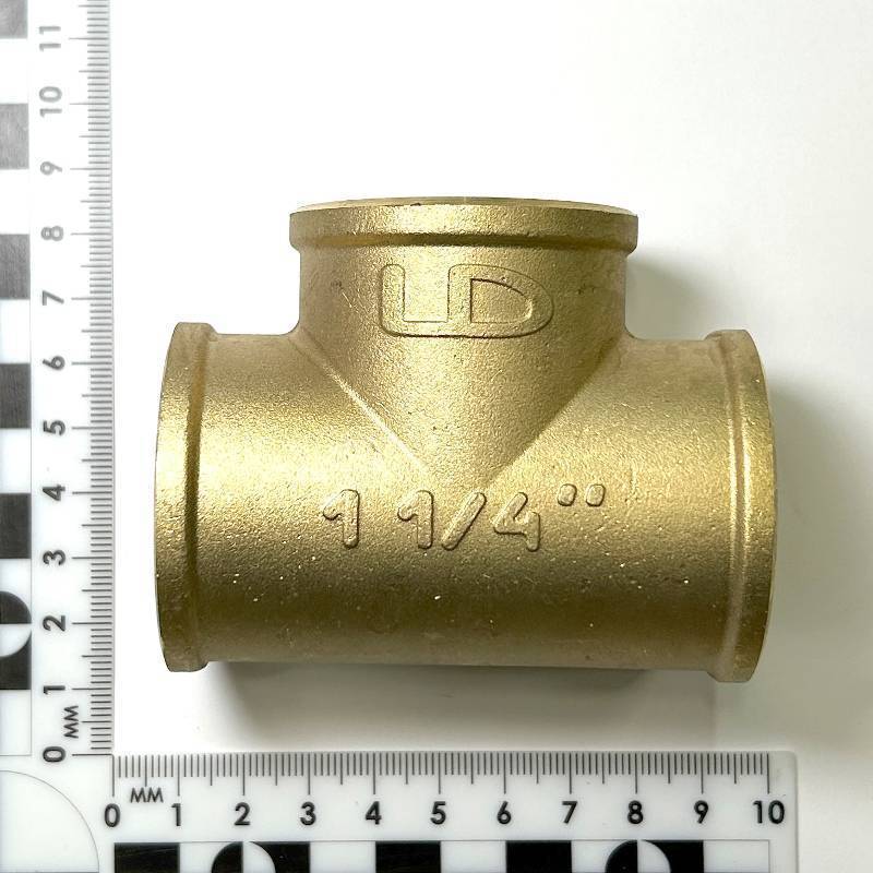 Тройник резьбовой LD 1 1/4 ВВВ латунный LD.65.514.32