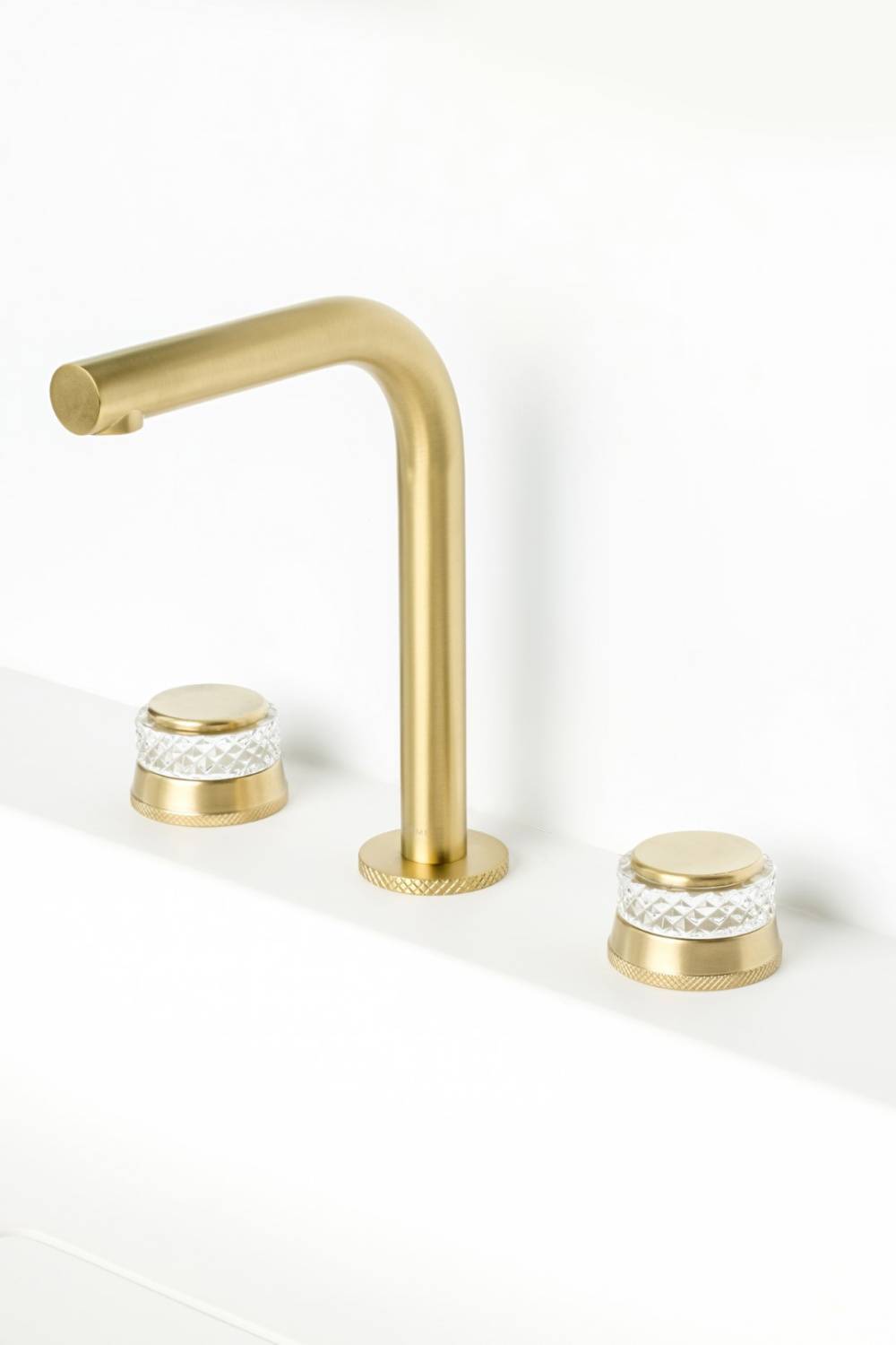 Смеситель для раковины Boheme Aura на 3 отверстия матовое золото 152-MG-A