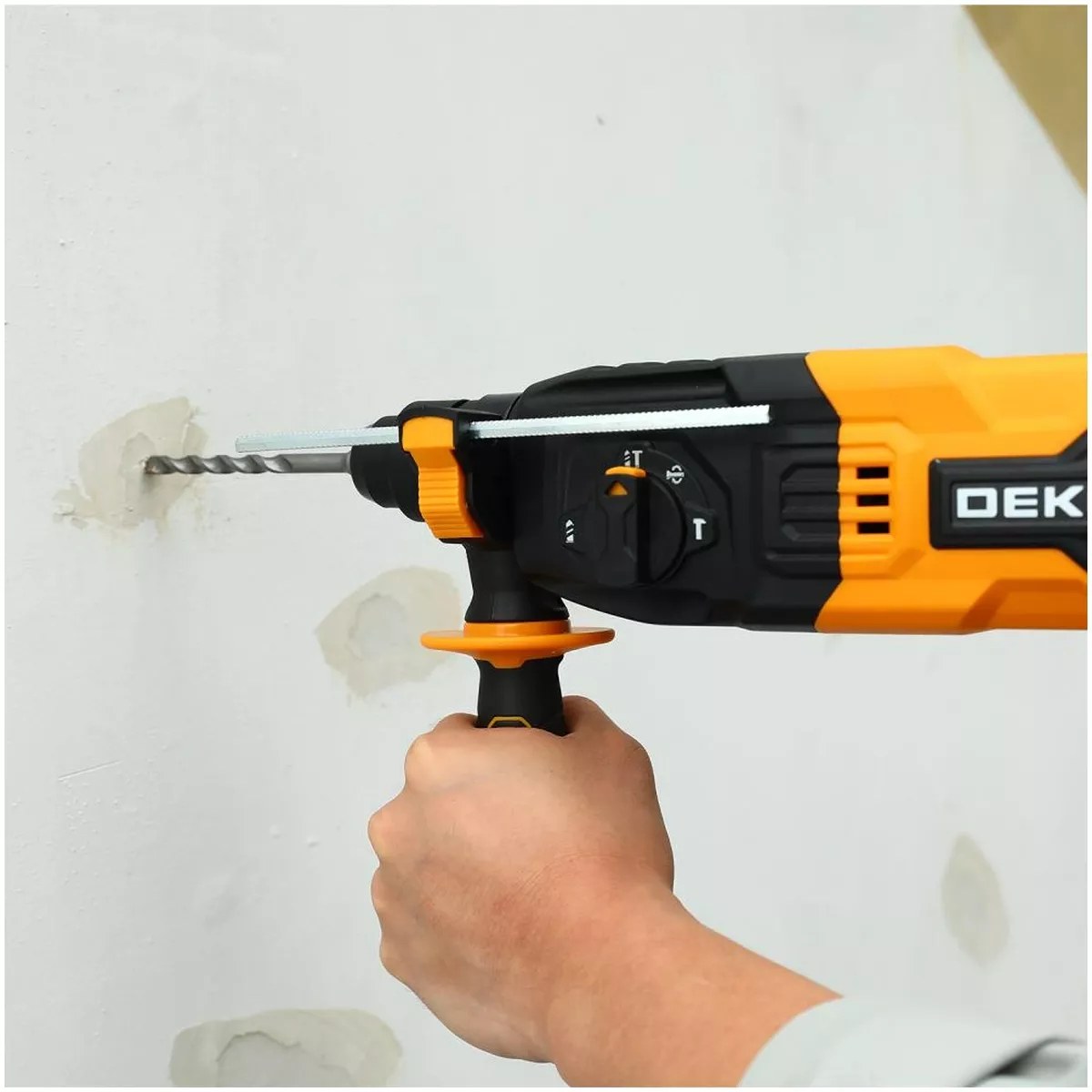 Перфоратор DEKO DKH 850 Вт SDS-plus в кейсе DKH