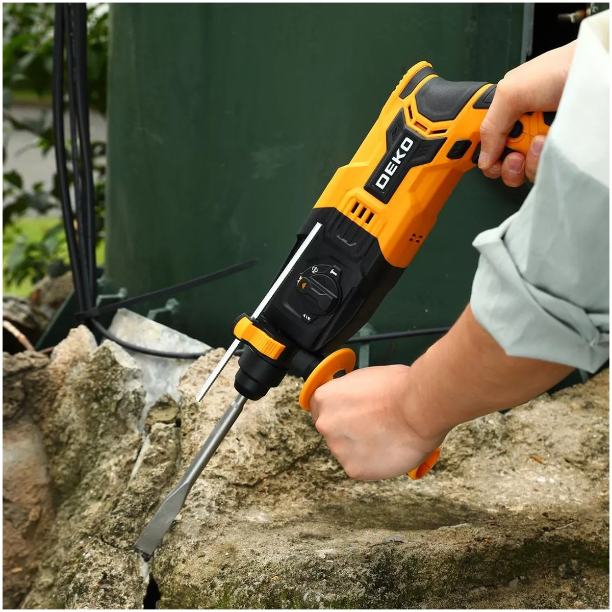 Перфоратор DEKO DKH 850 Вт SDS-plus в кейсе DKH