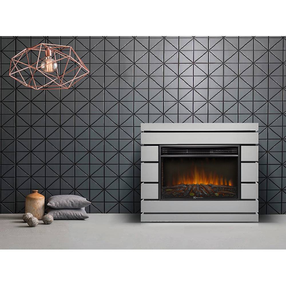 Каминокомплект: Очаг Electrolux 2720RLS N, портал Moderno 25 шпон белый дуб