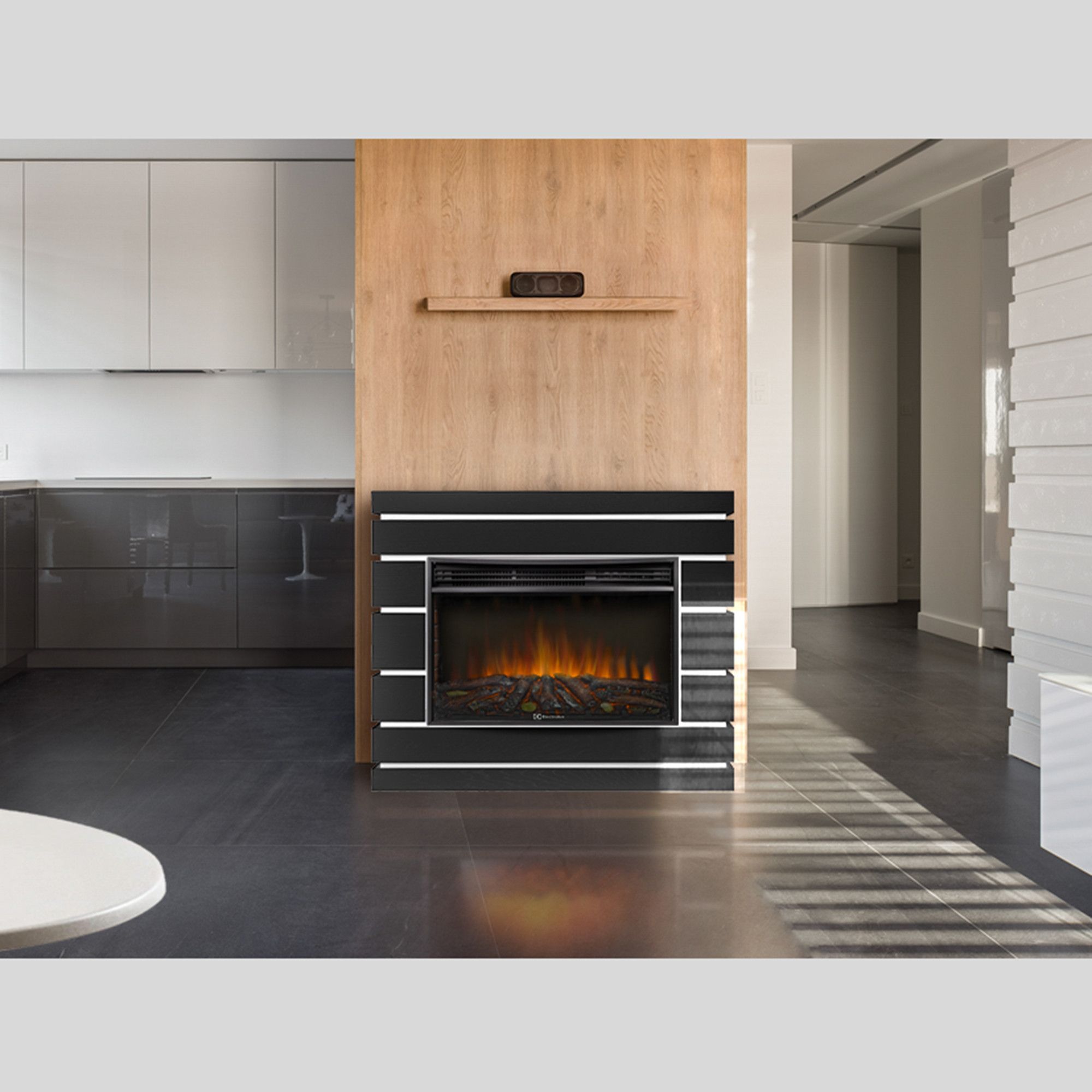 Каминокомплект: Очаг Electrolux 2720RLS N, портал Moderno 25 шпон чёрный дуб