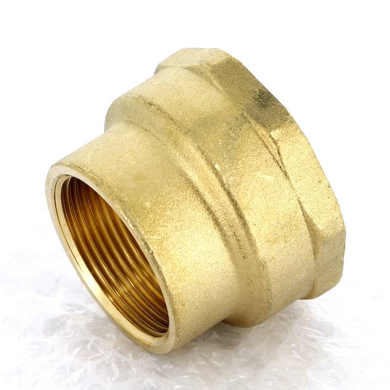 Муфта латунная Uni-Fitt 2 x 1 1/4 дюйма ВР-ВР 602G7500