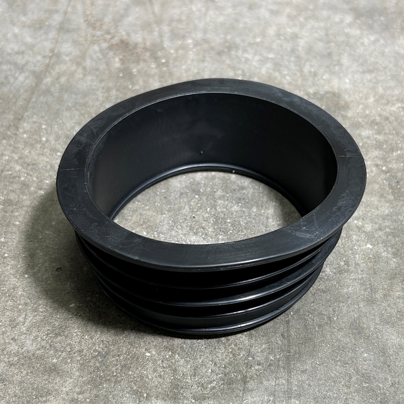 Манжета резиновая переходная с трубы 110 мм на чугунную трубу 127 мм, чёрный