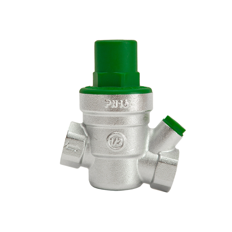 Редуктор давления мембранный 1/2 В 1,5-6 бар PN16 с отверстием под радиальный манометр 1/4, хром